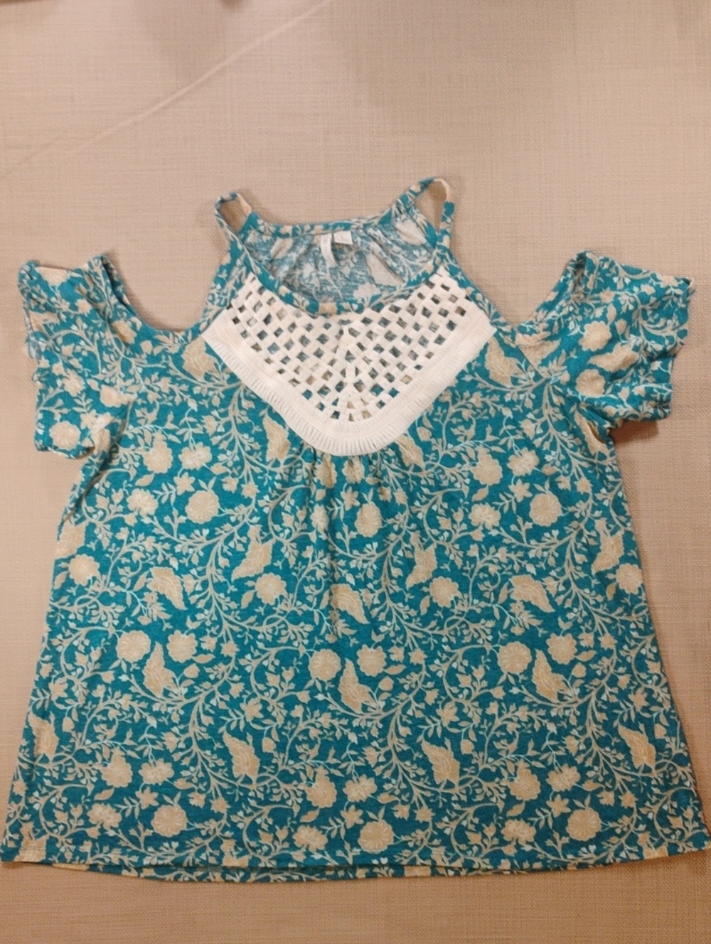 Women's Size Large Cato Teal Floral Cold-Shoulder Top with White Crochet Yoke